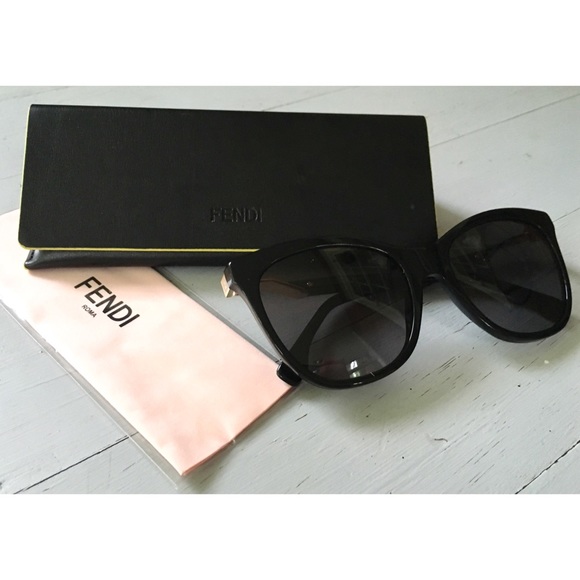 Fendi Accessories - Auth FENDI Cat Eye Sunglasses